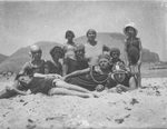 Scheda Gruppo di amici di Bronzetti in spiaggia a Mondello Valdesi