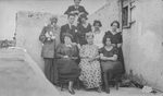 Scheda Ritratto di Pino e Eugenio Bronzetti con gruppo di amici