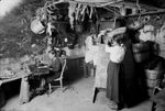 Scheda Azienda Bronte (CT) - Ente di colonizzazione - Interno di abituro di contadini