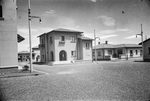 Scheda Ente di Colonizzazione del Latifondo Siciliano - Comune di Mineo - Borgo Lupo - Contrada Mongialino - La rivendita alimentari e le botteghe artigiani viste dalla piazza principale
