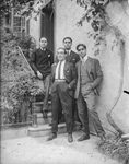 Scheda Pino Bronzetti e amici di fronte casa a Mondello Valdesi