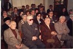 Scheda Vincenzo Palumbo con un gruppo di spettatori